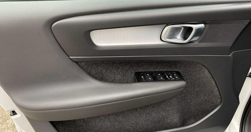 Volvo XC 40 cena 129900 przebieg: 72000, rok produkcji 2021 z Szczytno małe 326
